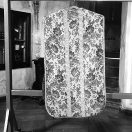 kościół pw. Wniebowzięcia Najświętszej Maryi Panny - zbiory - ornat z XVIII w., skan 1