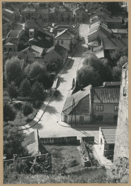 Widok z góry zamkowej na fragment miasta, skan 1