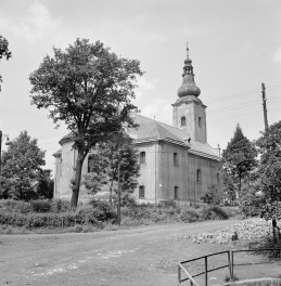 kościół parafialny pw. św. Barbary - elewacja boczna i od prezbiterium, skan 1