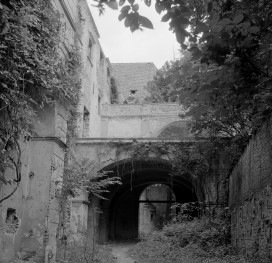 zamek - skrzydło, fragment elewacji, skan 1