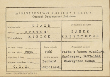 Ruiny zamku  Krzyżtopór  -  widok od strony płd. na bramę i wieżę - metryczka, skan 1