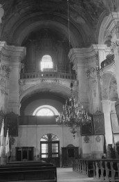 Kościół Podwyższenia Krzyża Świętego - wnętrze: chór muzyczny oraz prospekt organowy, skan 1