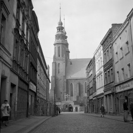 kościół katedralny pw. Świętego Krzyża - elewacja boczna, skan 1