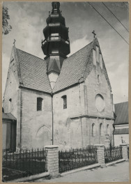 Zespół klasztorny - widok ogólny kościoła od strony płd-wsch. , skan 1