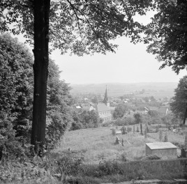 panorama miasta z kościołem pw. Matki Bożej Wspomożenia Wiernych - widok od południa, skan 1