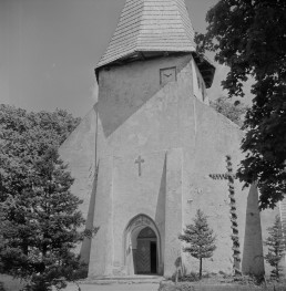 Kościół Zwiastowania Najświętszej Maryi Panny - elewacja frontowa, portal główny, skan 1