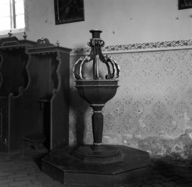 kościół filialny pw. św. Jakuba - wnętrze: chrzcielnica, skan 1