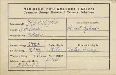 Zespół klasztorny - elewacja boczna kościoła, widok portalu, - metryczka, skan 1