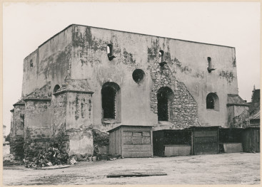 Synagoga - widok ogólny od strony płd. - wsch. , skan 1