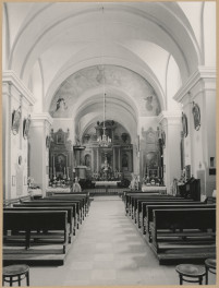 Zespół klasztorny poreformacki - kościół , wnętrze, widok ogólny w kierunku prezbiterium , skan 1