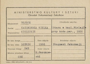 Kaplica Firlejów - ołtarz - fragment dekoracji - putta z medalionem - metryczka, skan 1