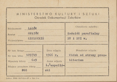 Kościół parafialny, widok zewnętrzny na prezbiterium - metryczka


, skan 1