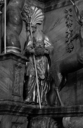 kościół pw. Jana Chrzciciela - Sanktuarium Matki Bożej Grodowieckiej – Jutrzenki Nadziei - wnętrze - rzeźba św. Dionizego, skan 1