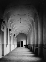 zespół zamkowo - pałacowy - wnętrze - piętro I - korytarz, skan 1