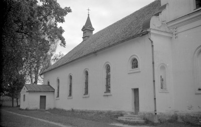 Kościół pw. św. Trójcy - elewacja boczna nawy głównej., skan 1