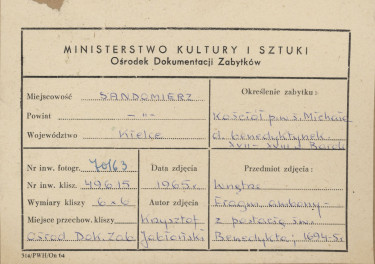 Zespół klasztorny ss. Benedyktynek - kościół, wnętrze, widok podstawy ambony z postacią św. Benedykta - metryczka, skan 1