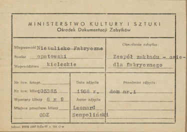 Zespół XIX w. zakładu przemysłowego - budynek kontrolny nr 1, widok ogólny od frontu - metryczka

, skan 1