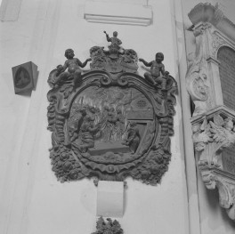 bazylika św. Elżbiety - epitafium w lewej nawie, detale, skan 1