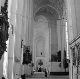 bazylika Mariacka - nawa boczna i transept, skan 1