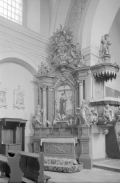 kościół pw. św. Józefa Oblubieńca Najświętszej Maryi Panny - wnętrze - nawa główna - ołtarz boczny lewy, skan 1