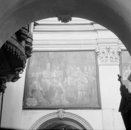 Bazyliki Wniebowzięcia NMP - wnętrze: obraz ze sceną z dziejów zakonu, kapitel, pilaster, skan 1