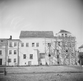 kamienica - elewacja frontowa, skan 1