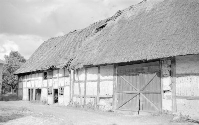 Zabudowa gospodarcza - stodoła: elewacja ryglowa, widok ogólny., skan 1