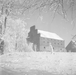 spichlerz - widok zewnętrzny, skan 1