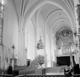 kościół pw. Najświętszej Maryi Panny Matki Pocieszenia /były Kościół Matki Bożej Pocieszenia/ - wnętrze - nawa główna - organy, skan 1