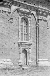 kościół parafialny pw. św.św. Floriana i Katarzyny - portal boczny w elewacji południowej, skan 1