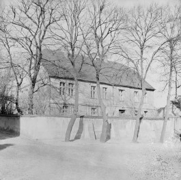 kościół pw. św. Katarzyny Aleksandryjskiej - plebania - widok od północnego - wschodu, skan 1