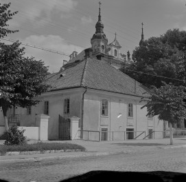 kościół farny - plebania, elewacja od ulicy, skan 1