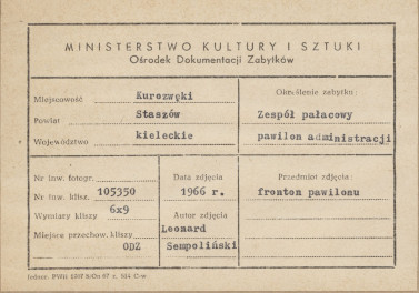Zespół pałacowy - budynek stajni cugowej , widok na elewację frontową - metryczka, skan 1