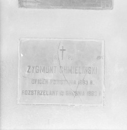 Kościołem pw. św. Katarzyny Aleksandryjskiej - epitafium Zygmunta Chmielińskiego, skan 1