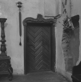 Bazyliki Wniebowzięcia NMP - wnętrze: portal do zakrystii, skan 1