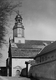 klasztor Bernardynów - kościół pw. śś. Jerzego i Wojciecha - elewacja południowa i frontowa - fragment, skan 1