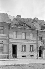 kamienica - elewacja frontowa, skan 1