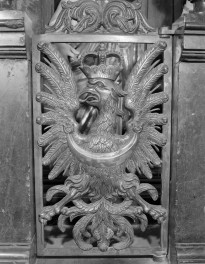 sanktuarium św. Jadwigi Śląskiej - kościół: kaplica św. Jadwigi - fragment balustrady nagrobka św. Jadwigi, skan 1