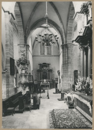 Zespół klasztorny - kościół, wnętrze , widok ogólny na transept, skan 1