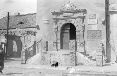 ratusz - portal, skan 1