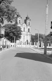 kolegiata - elewacja frontowa, widok od ulicy, skan 1