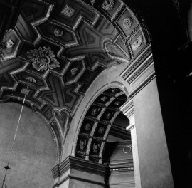 kościół pw. św. Teresy od Jezusa, zespół klasztorny Karmelitów Bosych - wnętrze: fragment sklepienia, skan 1