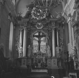 kościół, ob. parafialny pw. Wniebowzięcia Najświętszej Marii Panny - wnętrze: ołtarz boczny lewy, skan 1