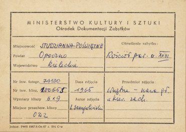 Zespół klasztorny Filipinów - wnętrze kościoła, widok z nawy w kierunku chóru - metryczka, skan 1