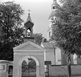 kościół parafialny - brama i dzwonnica, skan 1