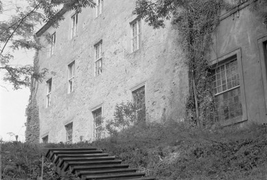 zamek Nowy Ostenów - elewacja - fragment, skan 1