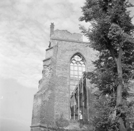 kościół klasztorny oo. Dominikanów pw. Najświętszej Marii Panny, ob. galeria sztuki EL - okna w elewacji (przed odbudową), skan 1