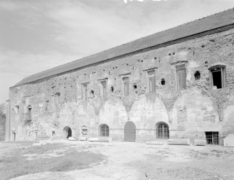 klasztor pocysterski - elewacja, skan 1