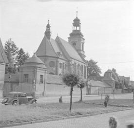 klasztor Franciszkanów - elewacja oraz mur klasztorny, skan 1