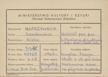 Zespół klasztorny - kościół, wnętrze, fragment stalli - malowana scena na płycinie zaplecka  - metryczka, skan 1